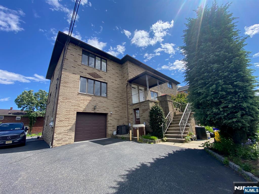 2442 1st Street,Fort Lee, NJ 07024