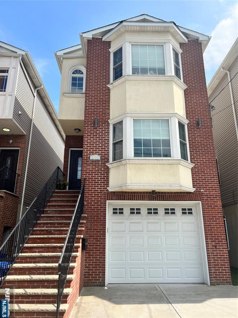 211 Cleveland Avenue,Harrison, NJ 07029