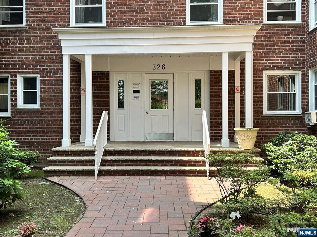 326 Bridge Plaza,Fort Lee, NJ 07024