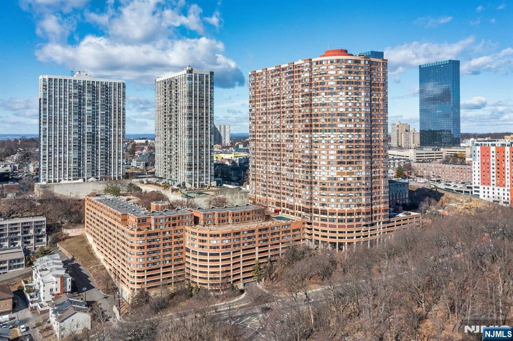 100 OLD PALISADE Road,Fort Lee, NJ 07024