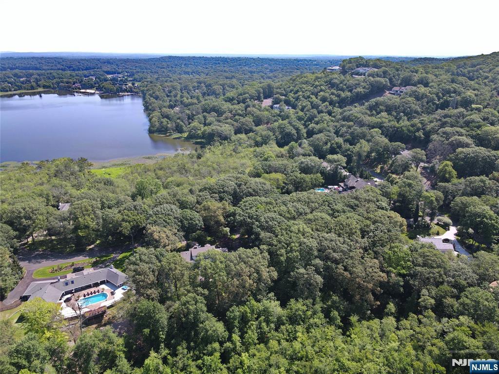 212 Seminole Lane,Franklin Lakes, NJ 07417