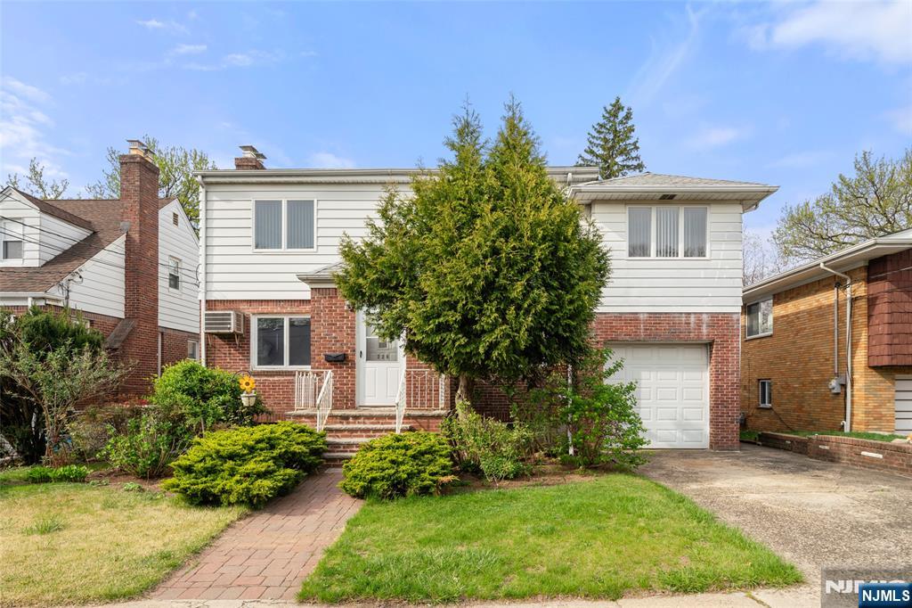 226 Mohegan Way,Fort Lee, NJ 07024