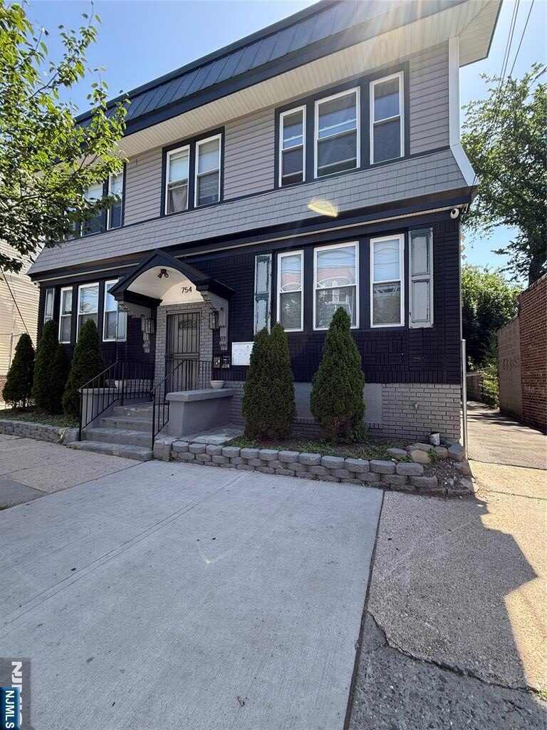 754-756 11th ,Newark, NJ 07103