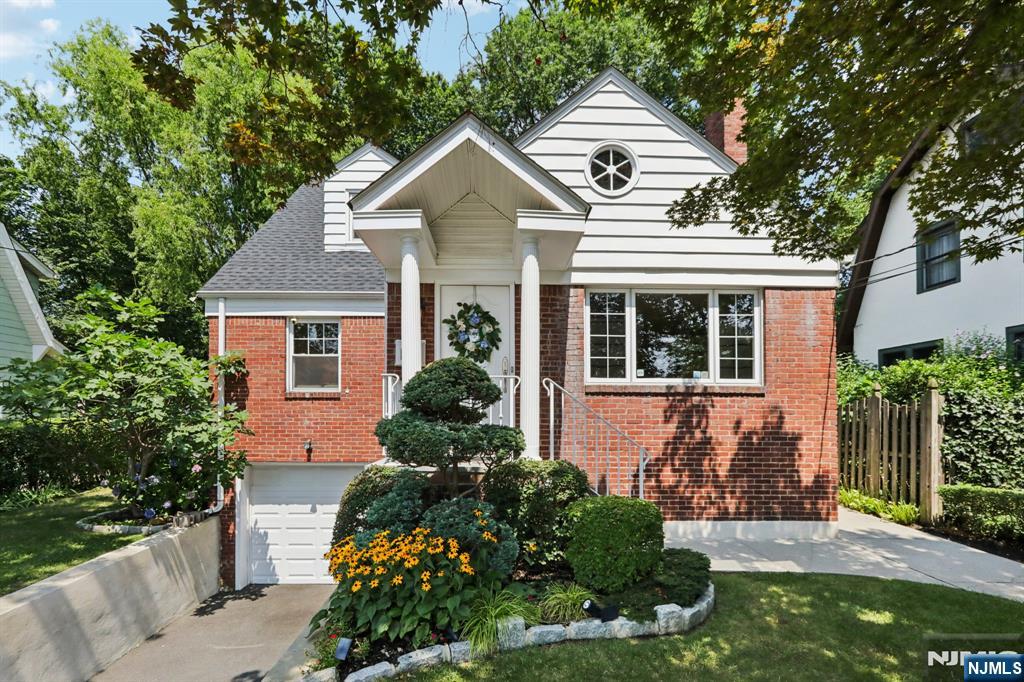 323 Oakdene Avenue,Leonia, NJ 07605