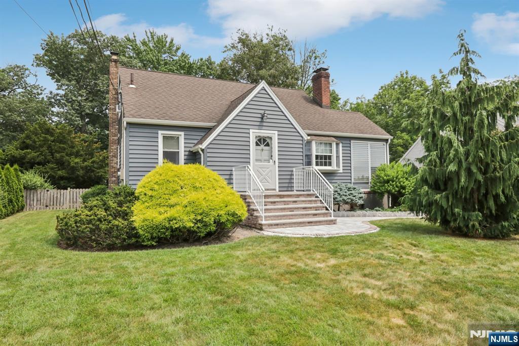 86 Parkway ,Rochelle Park, NJ 07662