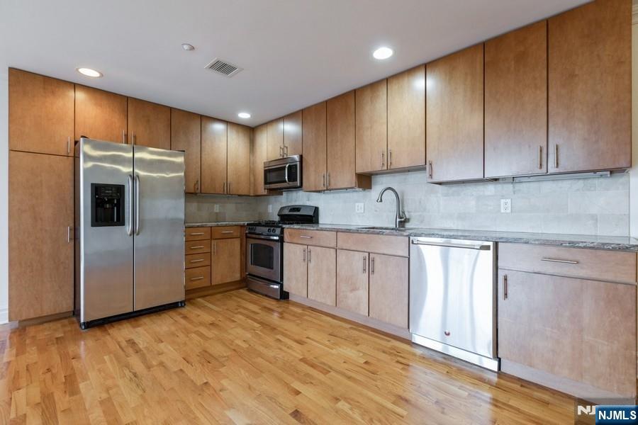 17 Meadow Road,Rutherford, NJ 07070