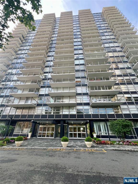 6050 Kennedy Boulevard,West New York, NJ 07093