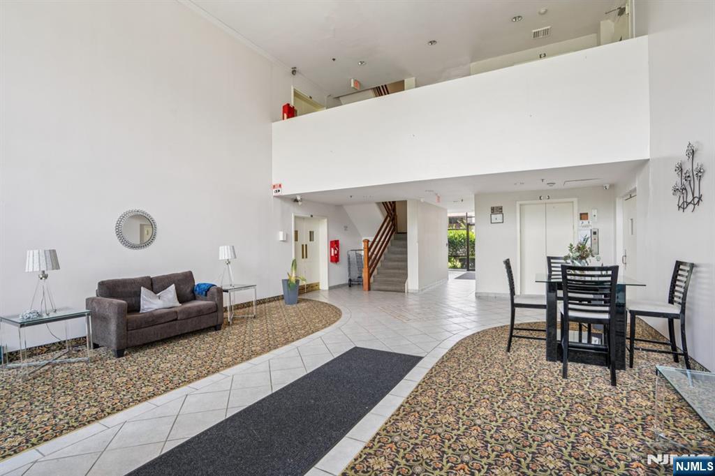 1111 River Road,Edgewater, NJ 07020