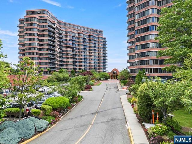 100 Carlyle Drive,Cliffside Park, NJ 07010