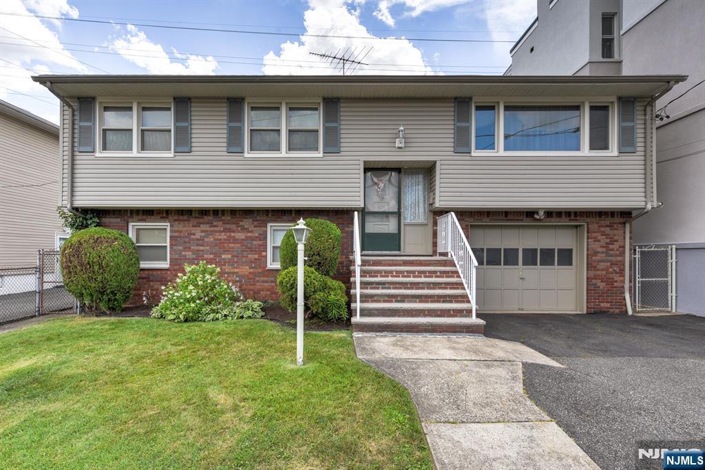 27 Carmer Avenue,Belleville, NJ 07109