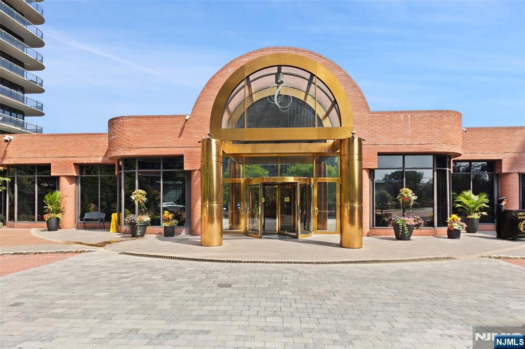 100 Carlyle Drive,Cliffside Park, NJ 07010