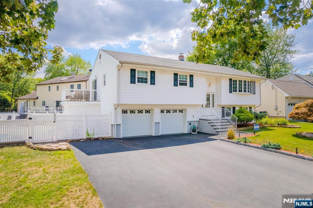 22 Cypress Lane,Paramus, NJ 07652