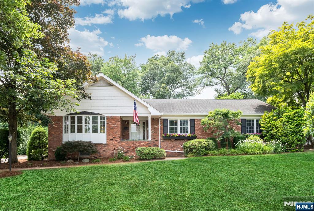 110 Ackerman Avenue,Ho-Ho-Kus, NJ 07423