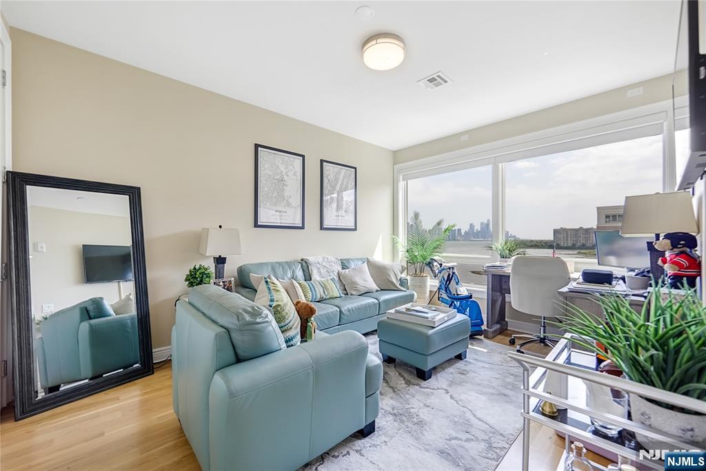 15 Somerset Lane,Edgewater, NJ 07020