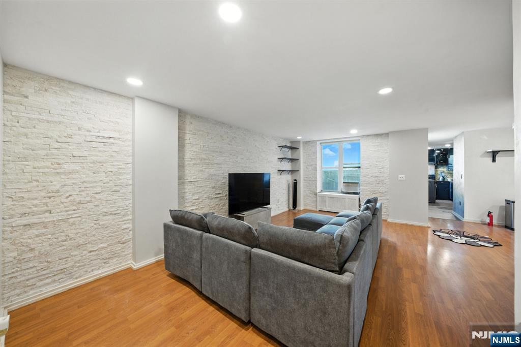 50 Glenwood Avenue,Jersey City, NJ 07306