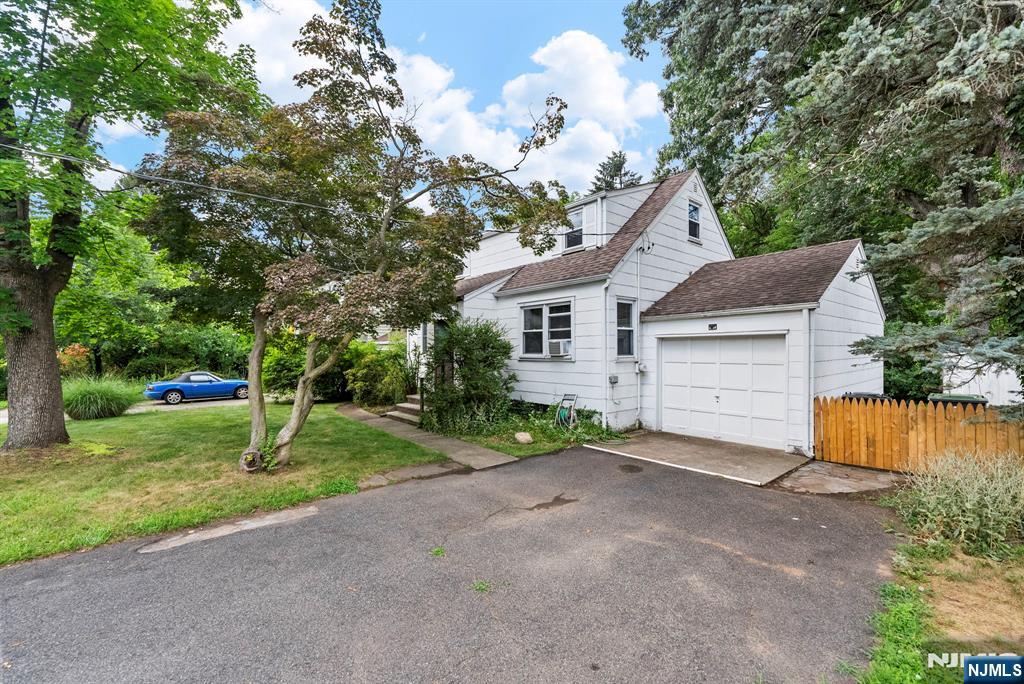 305 Main Street,Bergenfield, NJ 07621