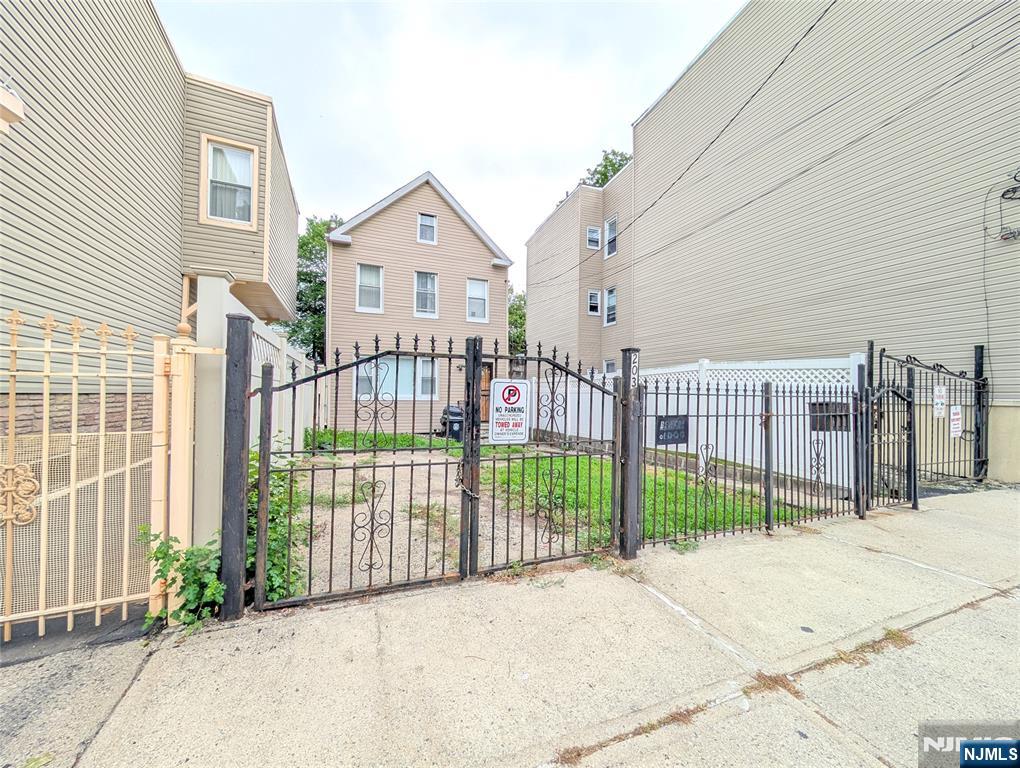 203 Lake Street,Newark, NJ 07104