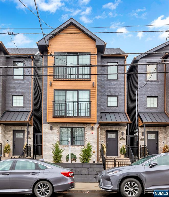 73 Stuyvesant ,Newark, NJ 07106