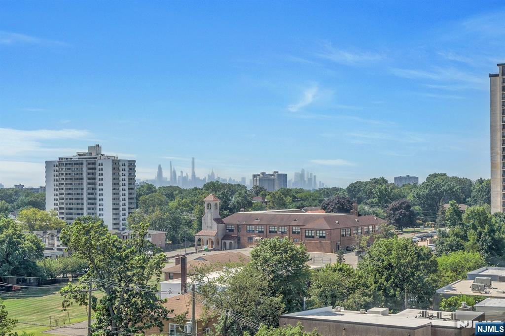 2000 Linwood Avenue,Fort Lee, NJ 07024