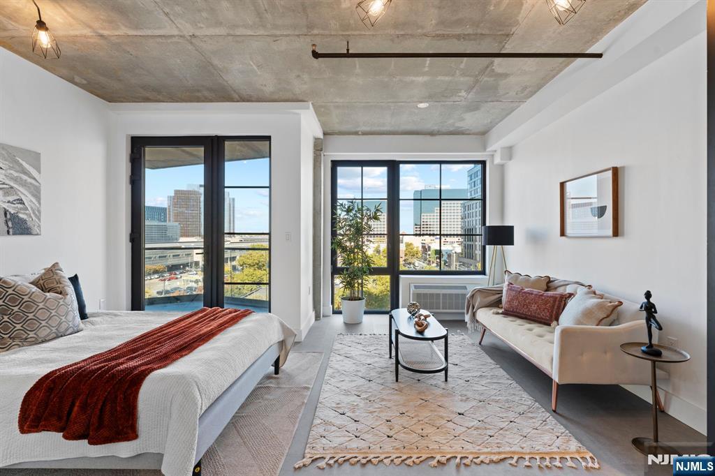 65 Mcwhorter ,Newark, NJ 07105