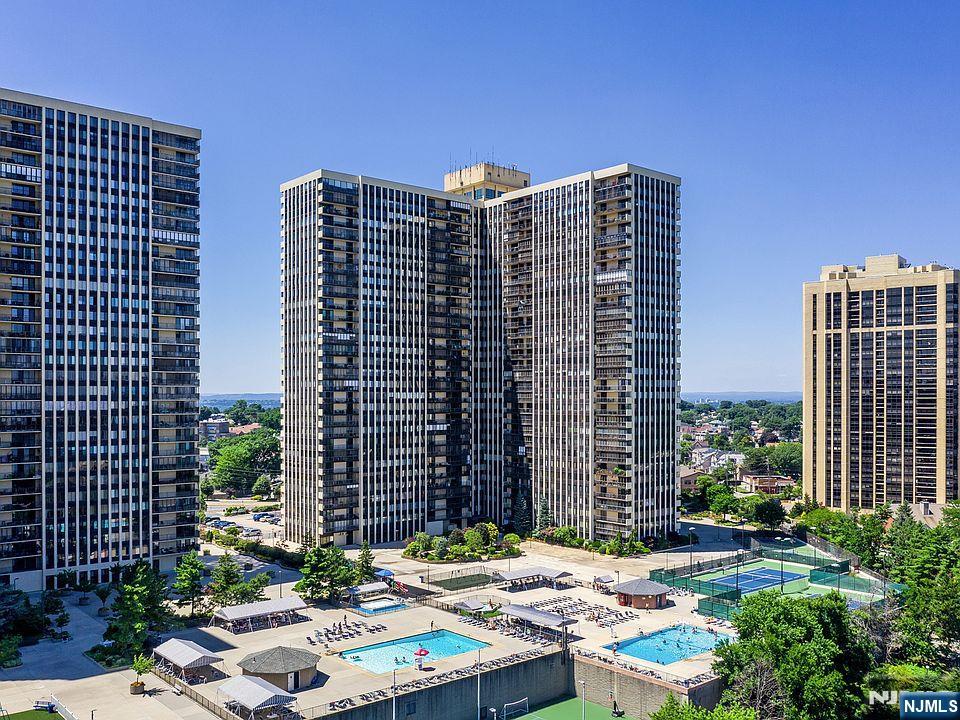 300 Winston Drive,Cliffside Park, NJ 07010