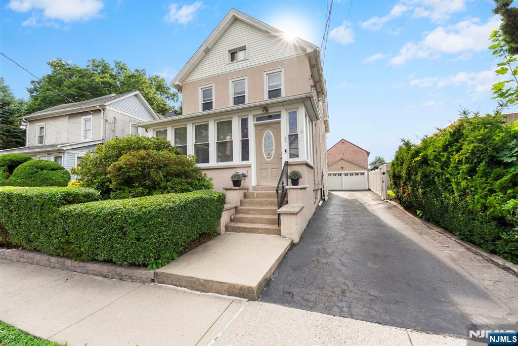 32 Walter Hammond Place,Waldwick, NJ 07463