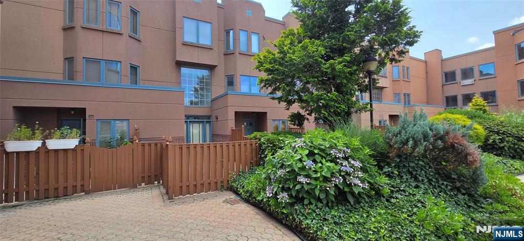 307 Chase Court,Edgewater, NJ 07020