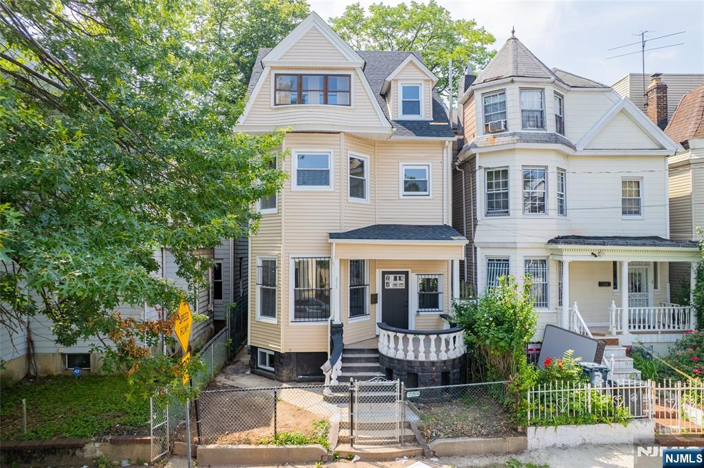 235 7th ,Newark, NJ 07103