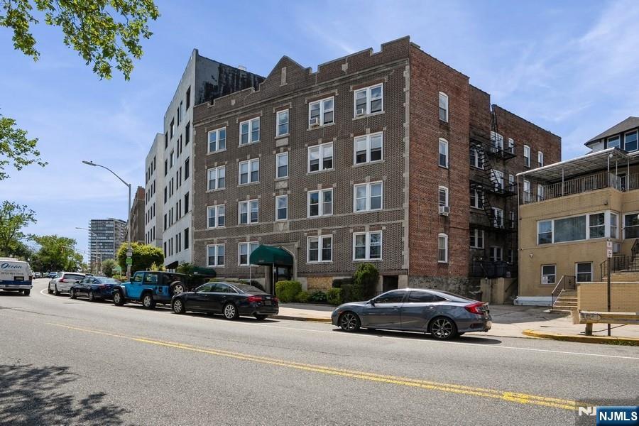 6309 Boulevard East ,West New York, NJ 07093