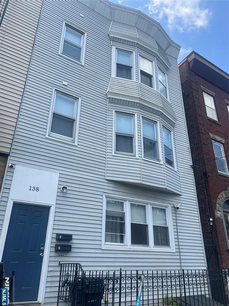 138 New York ,Newark, NJ 07105