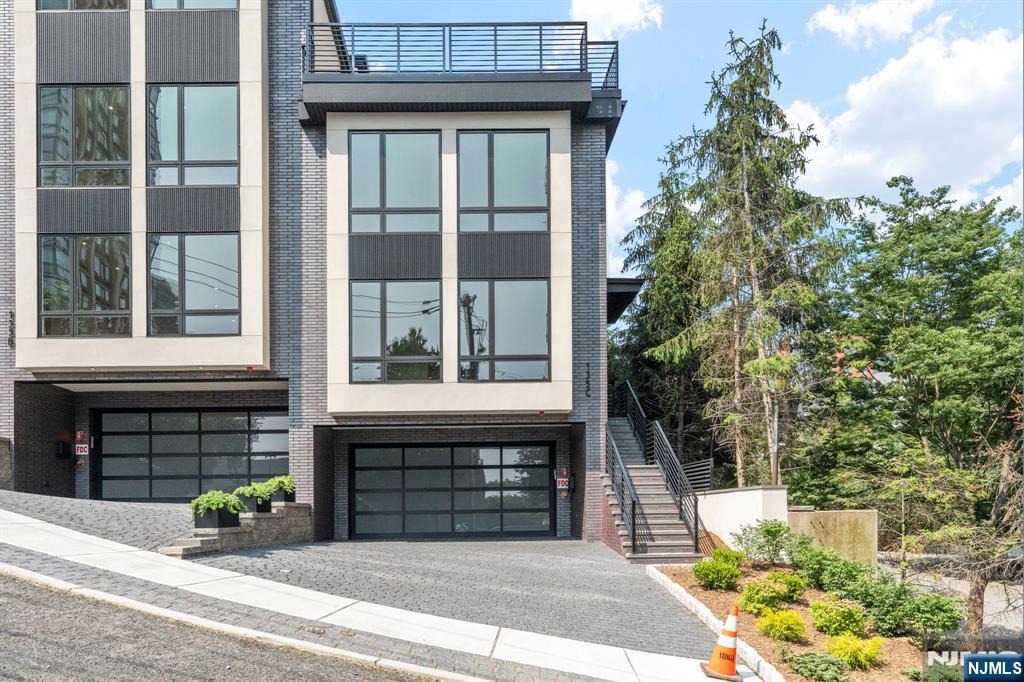 135 Old Palisade Road,Fort Lee, NJ 07024