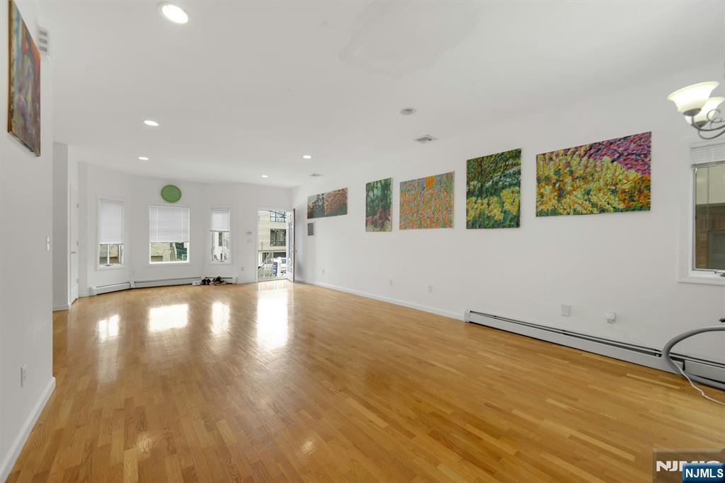 531A 2nd Street,Palisades Park, NJ 07650