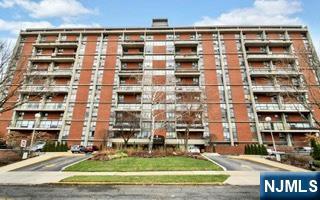4 Horizon Road,Fort Lee, NJ 07024