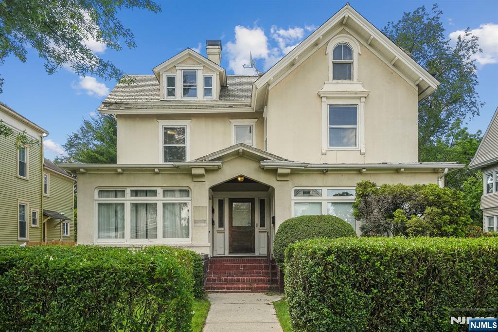 94 Park Street,Montclair, NJ 07042
