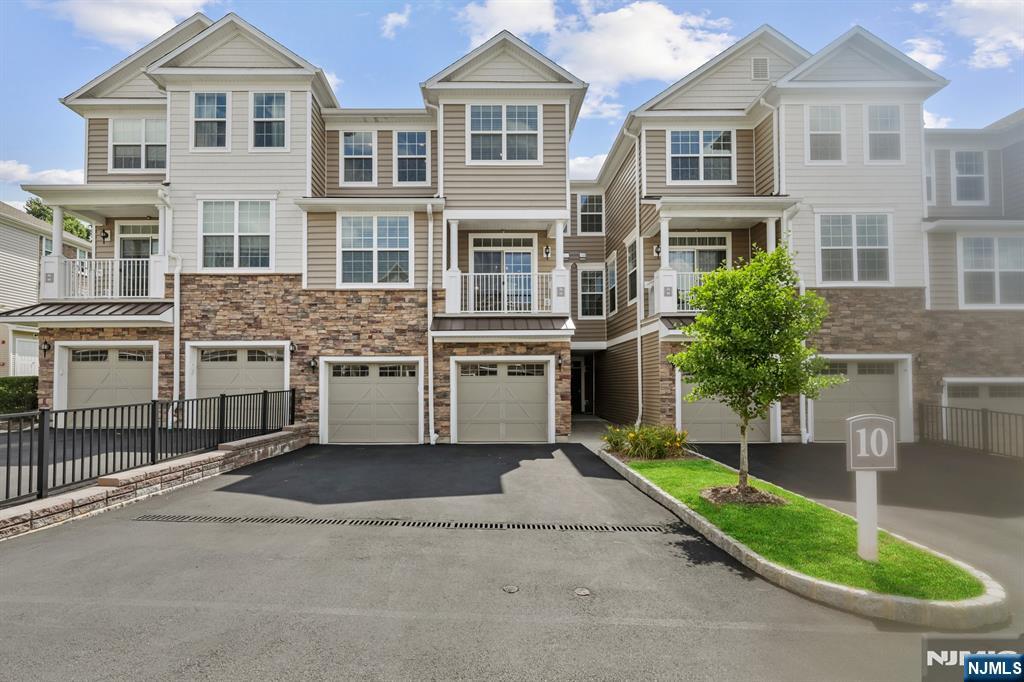 52 Autumn Way,Montvale, NJ 07645