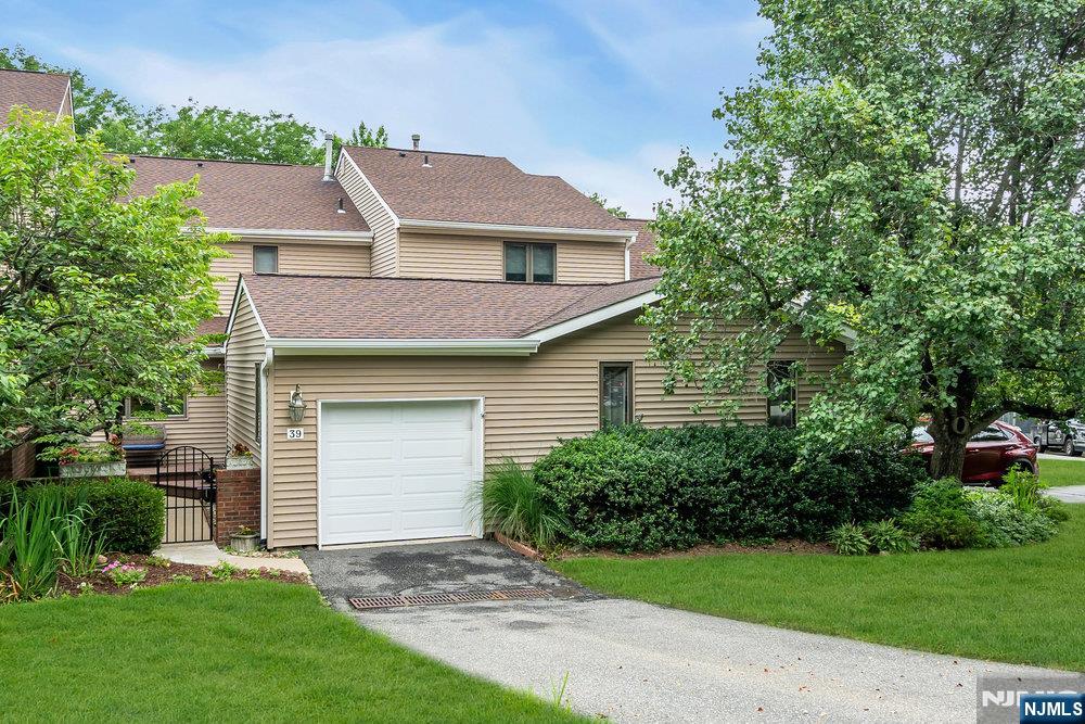 39 Litchult Lane,Mahwah, NJ 07430