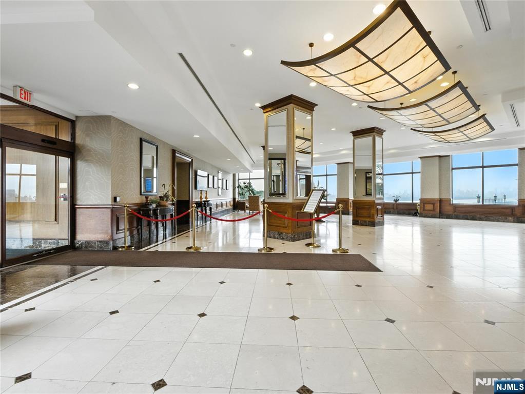 100 Old Palisade Road,Fort Lee, NJ 07024