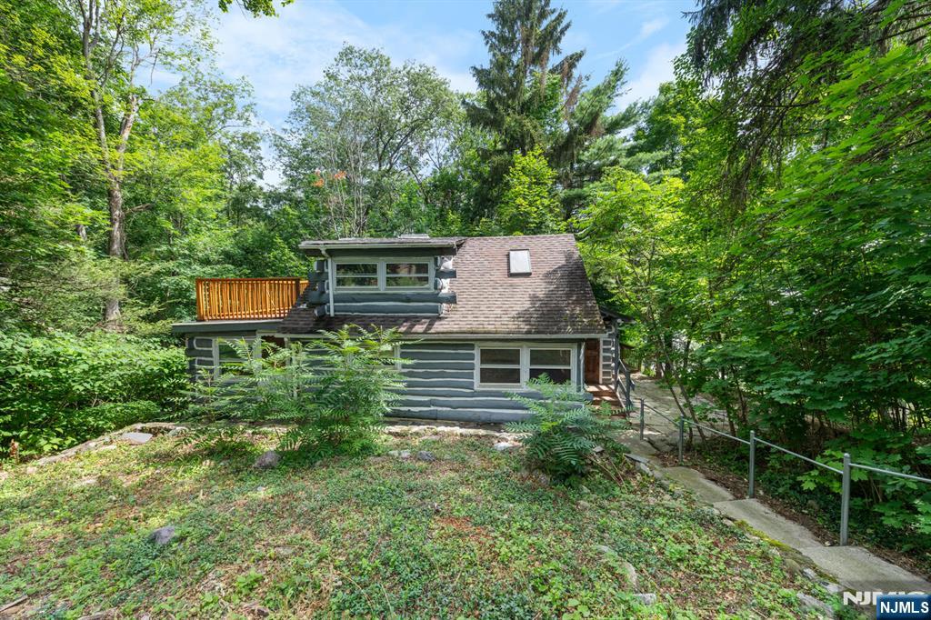 47 Twin Oaks Trail,West Milford, NJ 07421