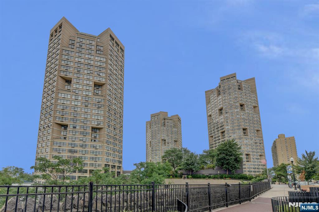 7004 Boulevard East ,Guttenberg, NJ 07093