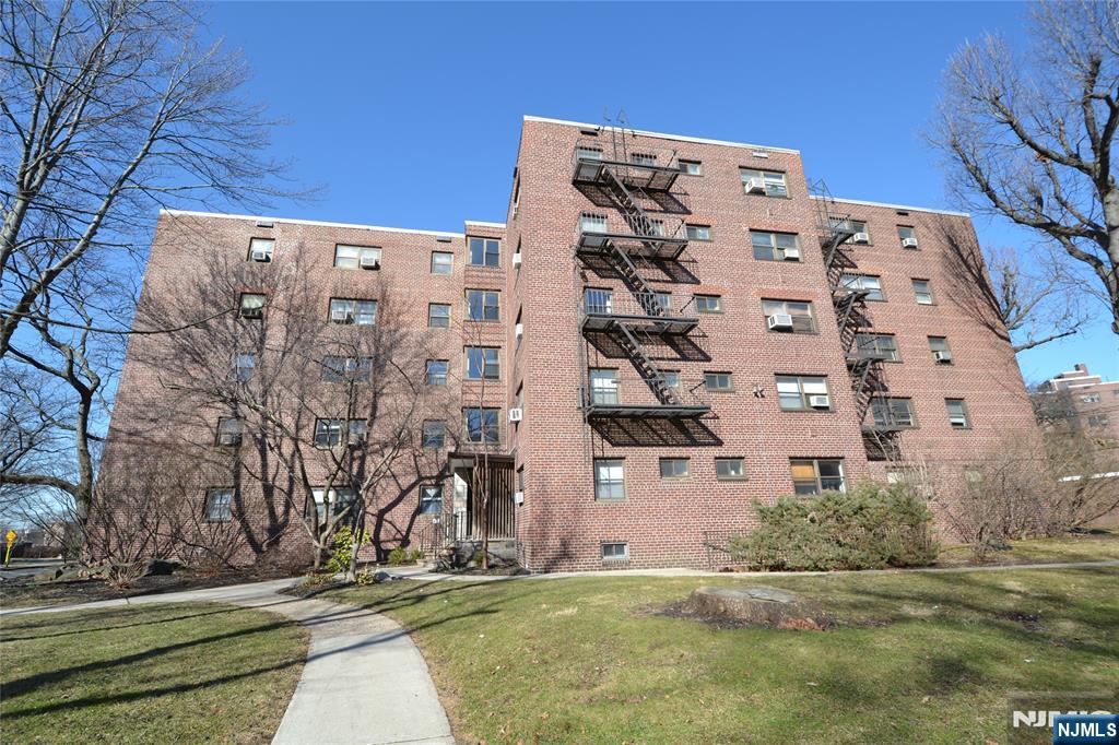 401 Park Place,Fort Lee, NJ 07024