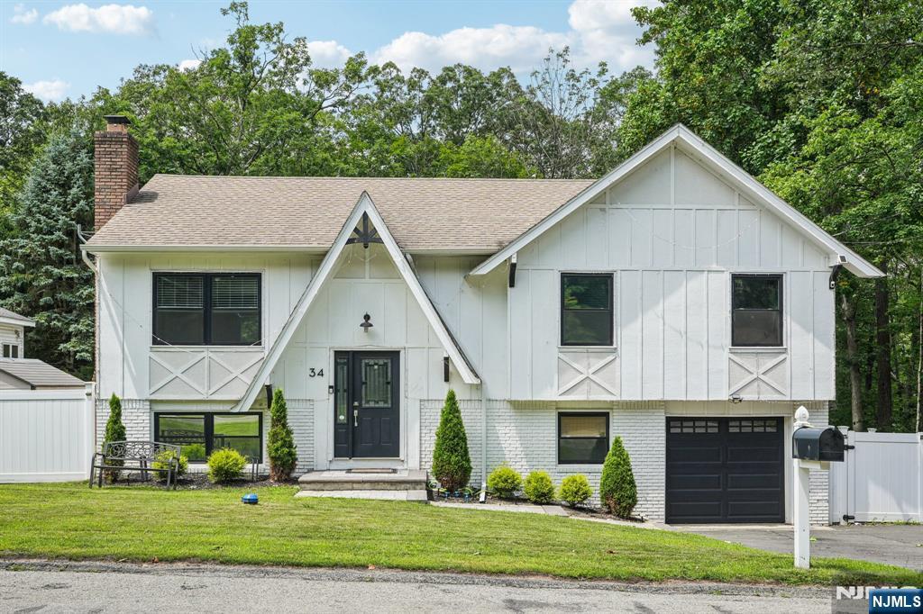 34 Oklahoma Trail,Hopatcong, NJ 07843