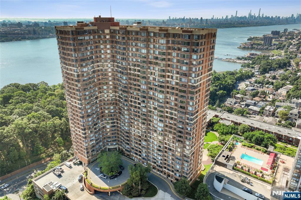 100 Old Palisade Road,Fort Lee, NJ 07024