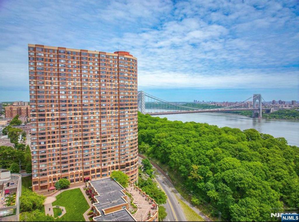 100 Old Palisade Road,Fort Lee, NJ 07024