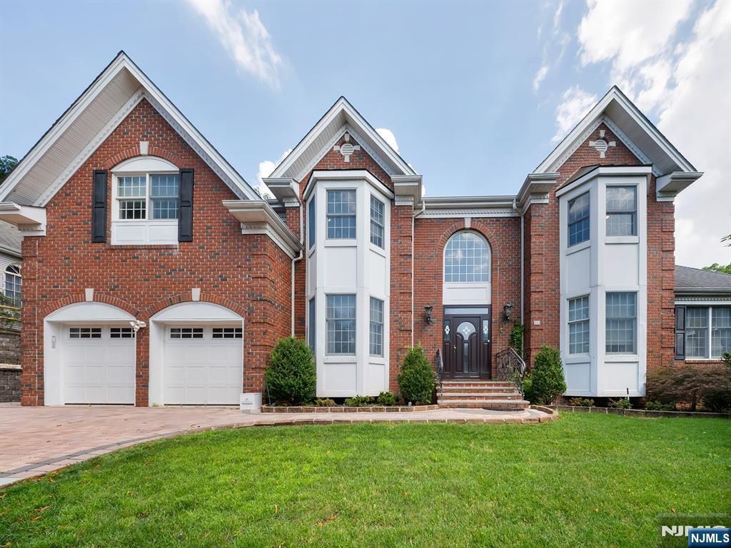 212 Bennington Terrace,Paramus, NJ 07652