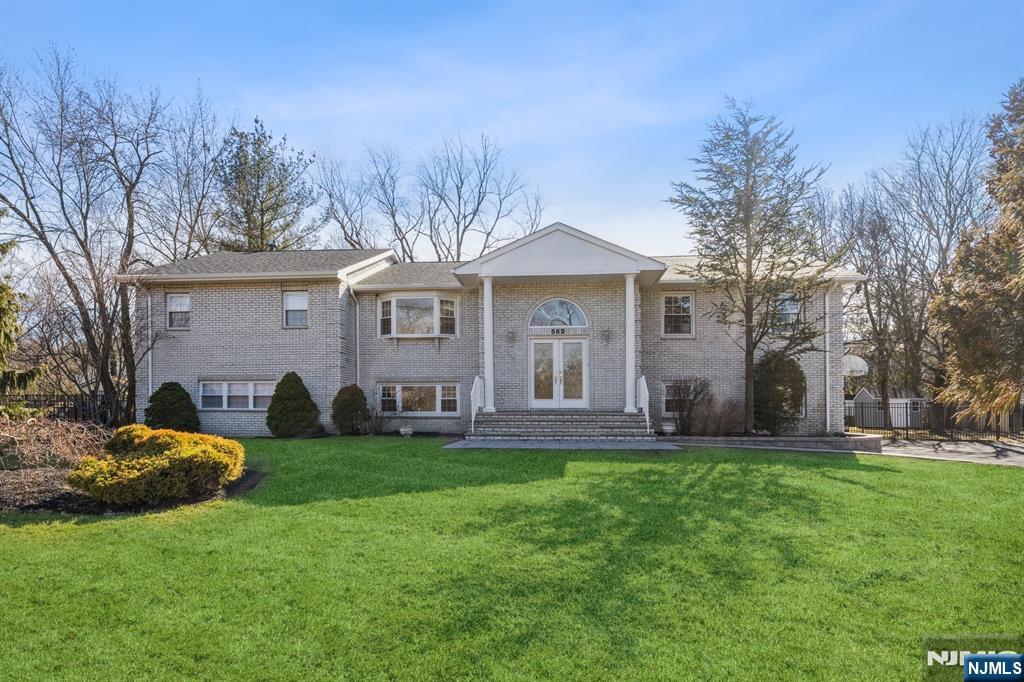 562 Franklin Avenue,Franklin Lakes, NJ 07417