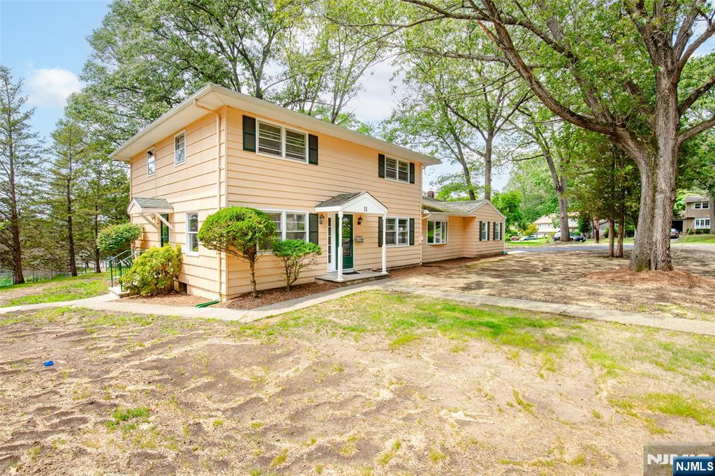 11 Loyola Place,Oakland, NJ 07436