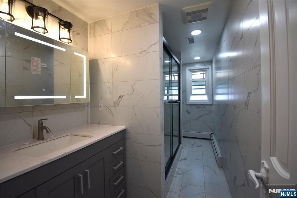 2466 5th Street,Fort Lee, NJ 07024