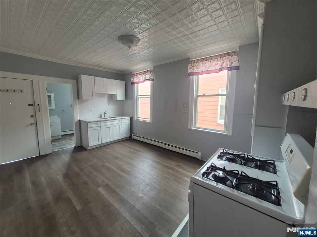 126 Main Street,Newark, NJ 07105