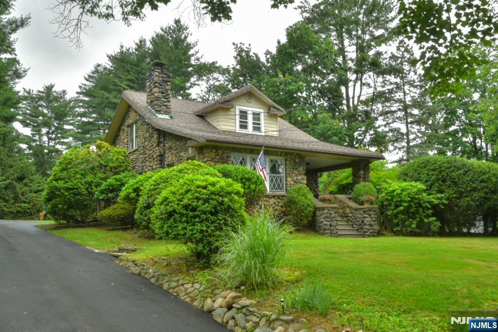 26 Monroe Street,Waldwick, NJ 07463