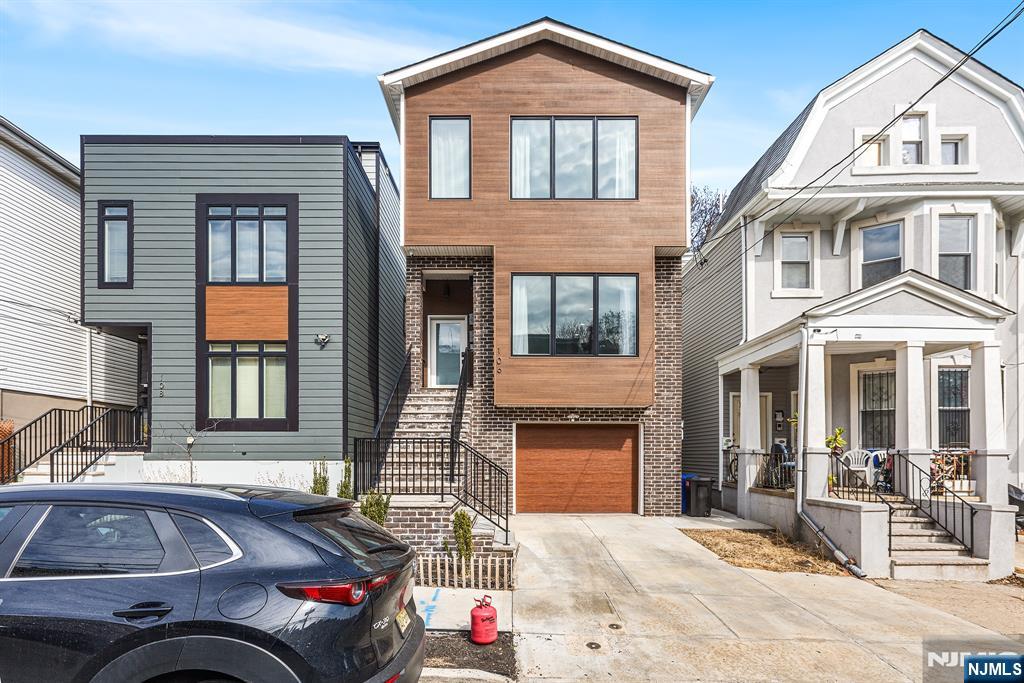 106 Oak Street,Jersey City, NJ 07304